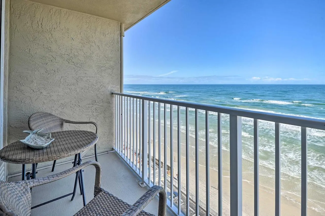 Bright Daytona Beach Condo With Community Pool!